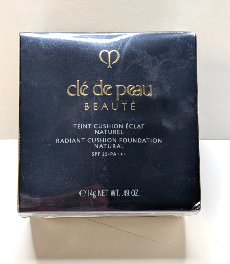 Clé de Peau Beauté Radiant Cushion Foundation BF20 Light Medium - photo 4