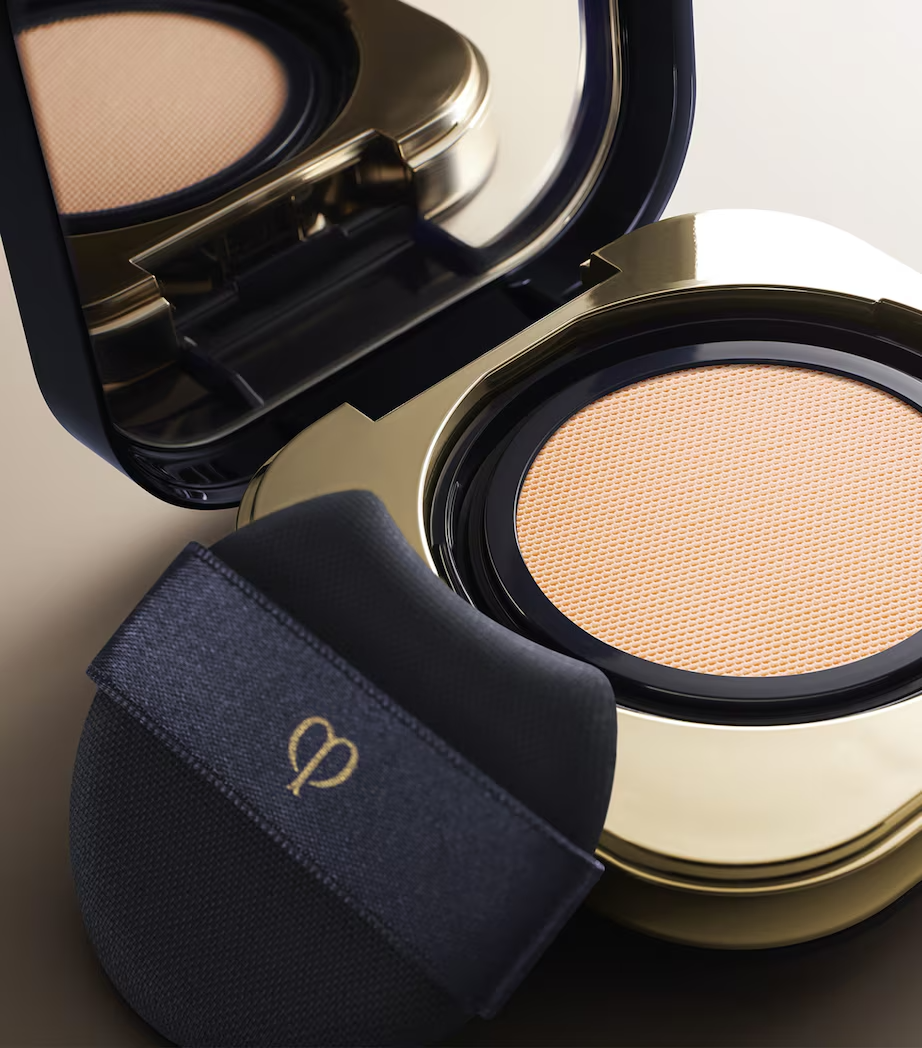 Clé de Peau Radiant Cushion Foundation B00 Very Light Beige