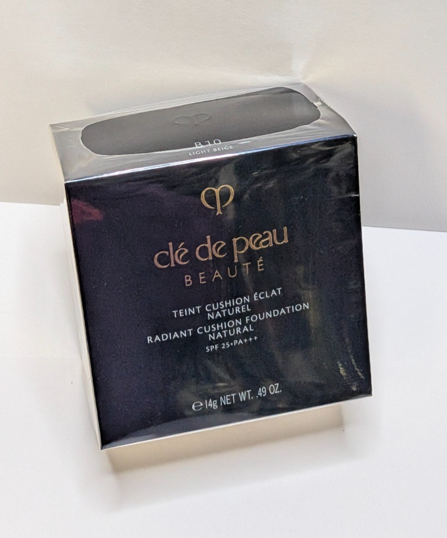 Clé de Peau Radiant Cushion Foundation B00 Very Light Beige - photo 4