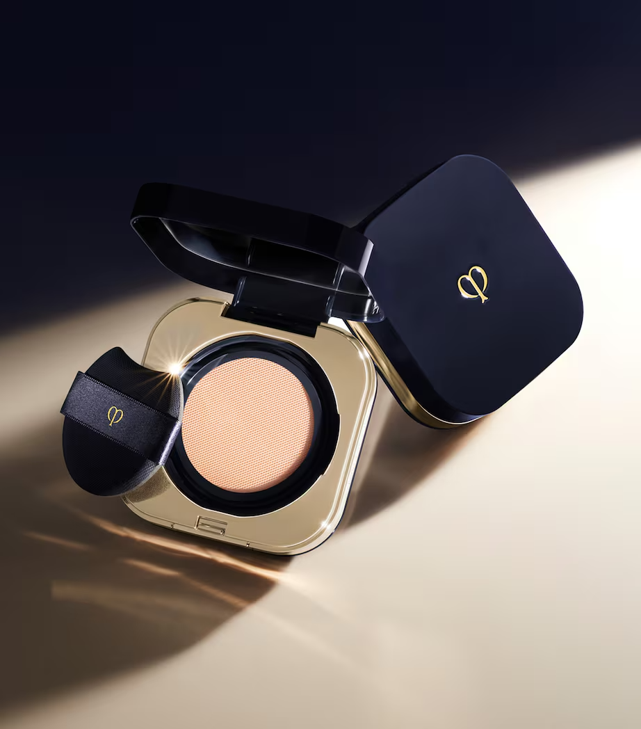 Clé de Peau Beauté Radiant Cushion Foundation Natural WB00 Very - photo 2