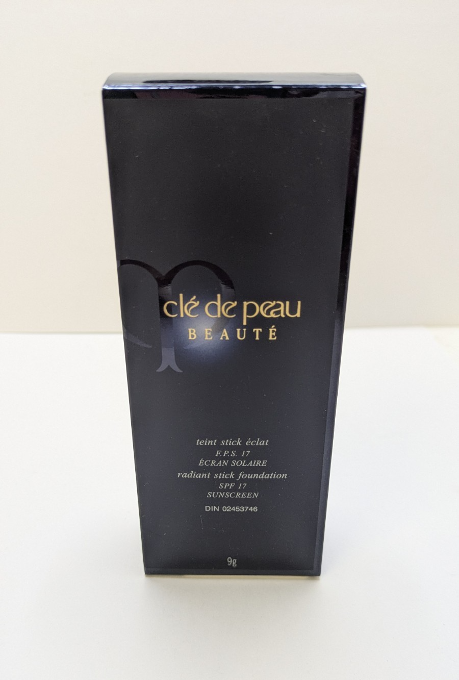 NEW SEALED Clé de Peau Beauté Radiant Stick Foundation SPF 17 -