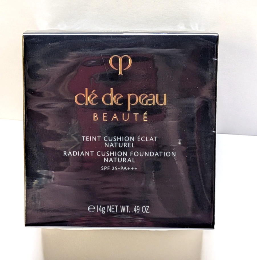 Clé de Peau Beauté Radiant Cushion Foundation B20 Light Medium B