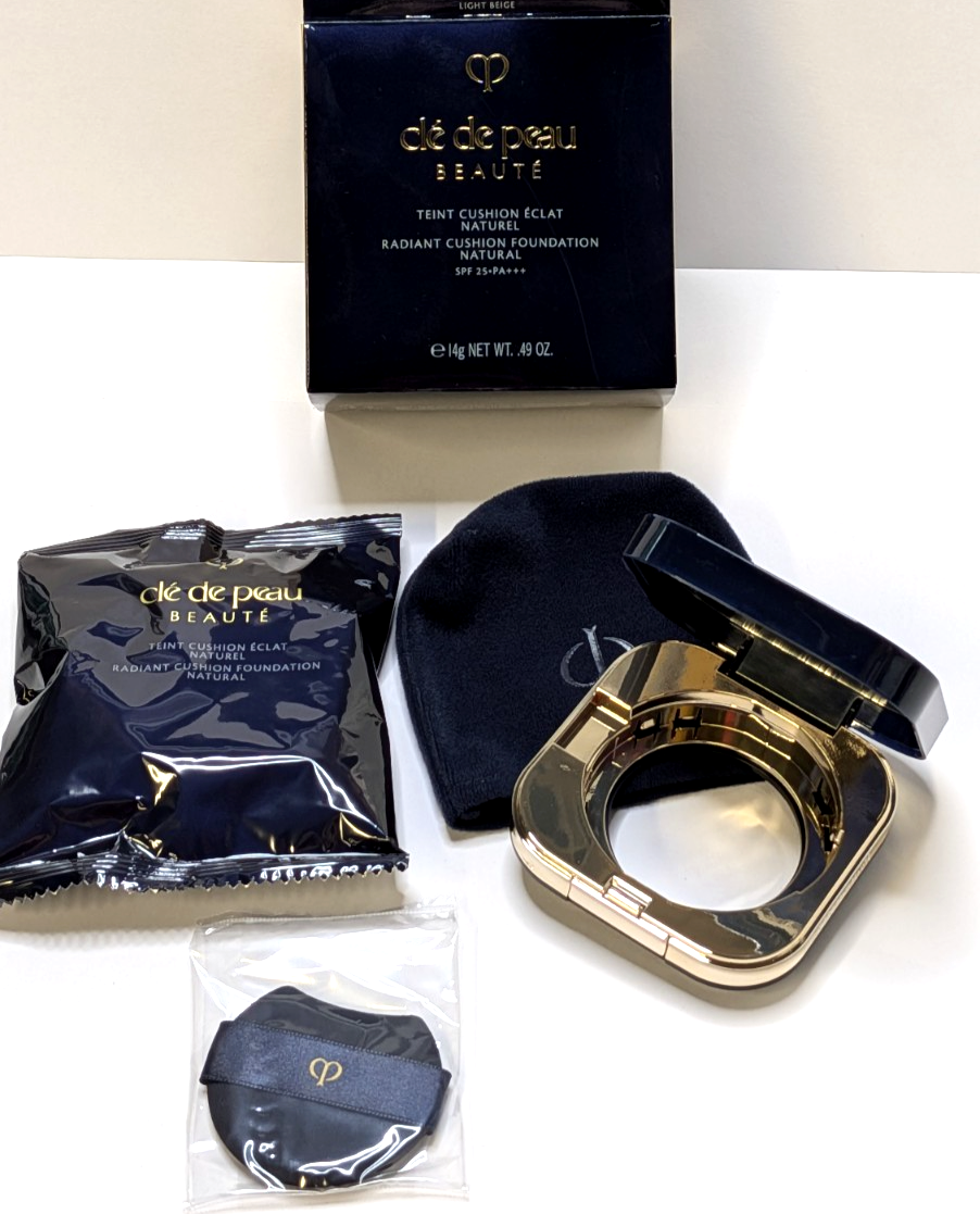 Clé de Peau Beauté Radiant Cushion Foundation B20 Light Medium B - photo 5
