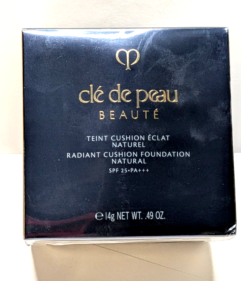 Clé de Peau Beauté Radiant Cushion Foundation - Very Light Buff