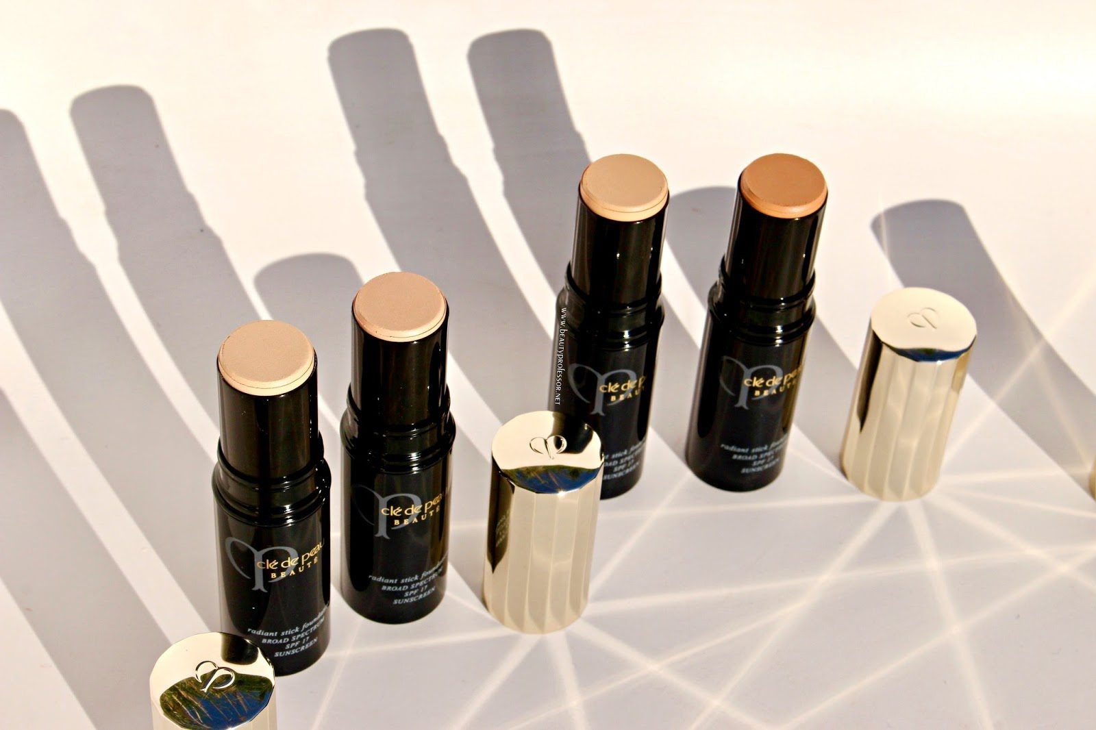 NEW SEALED Clé de Peau Beauté Radiant Stick Foundation SPF 17 - - photo 4