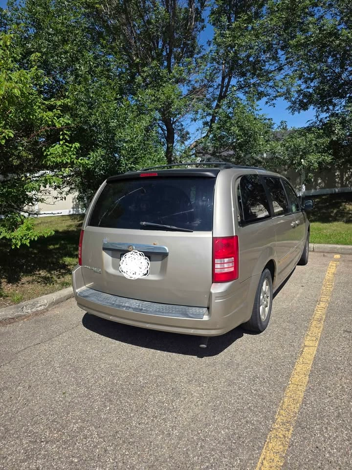 2008 Chrysler Town & Country - photo 3