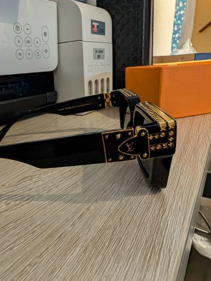 Louis Vuitton Z1165W 1.1 Millionaires Sunglasses - Black - photo 3