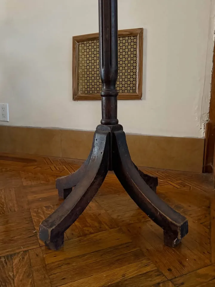 Vintage wooden coat rack image indicator(3)