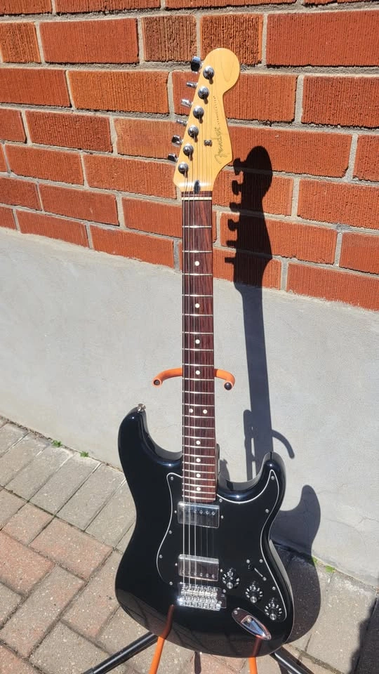 $1000 Fender Blacktop HH Stratocaster Electric Guitar - Made in - photo 2