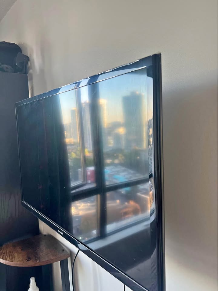 Samsung TV 30"