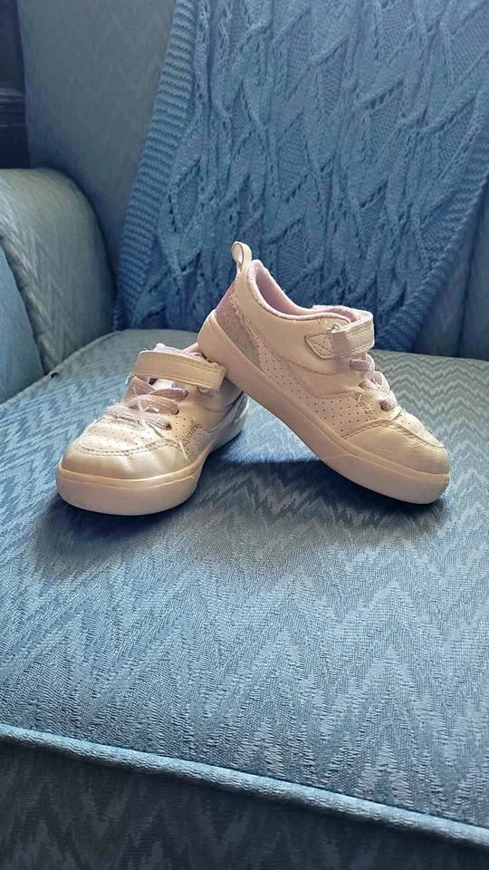 Girls white running shoes size 7 toddler