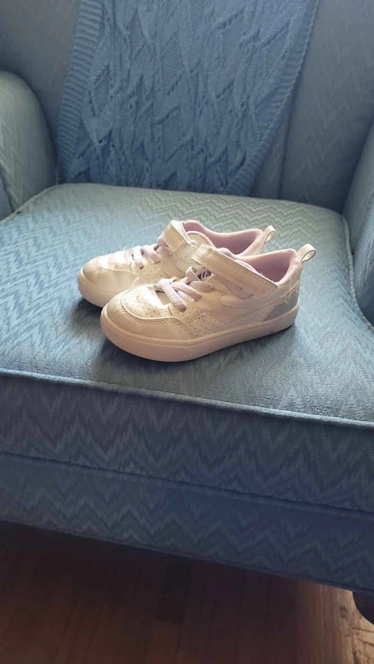 Girls white running shoes size 7 toddler - photo 2
