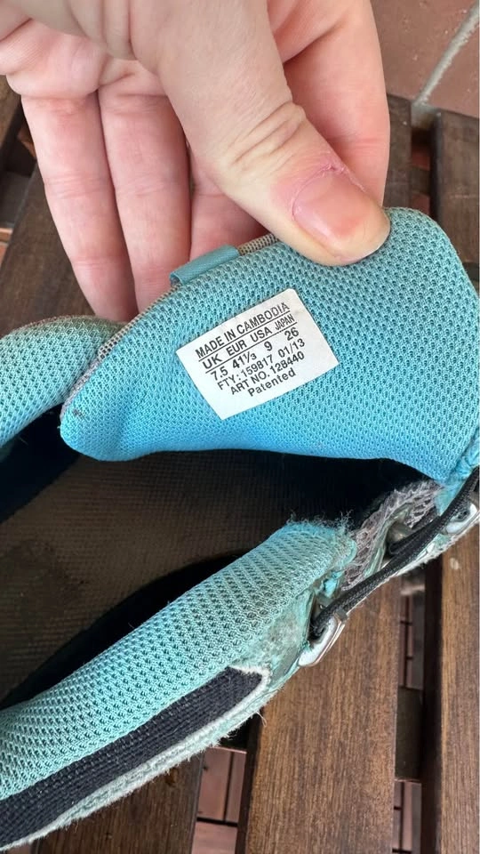 FREE Salomon shoes size 9 - photo 3