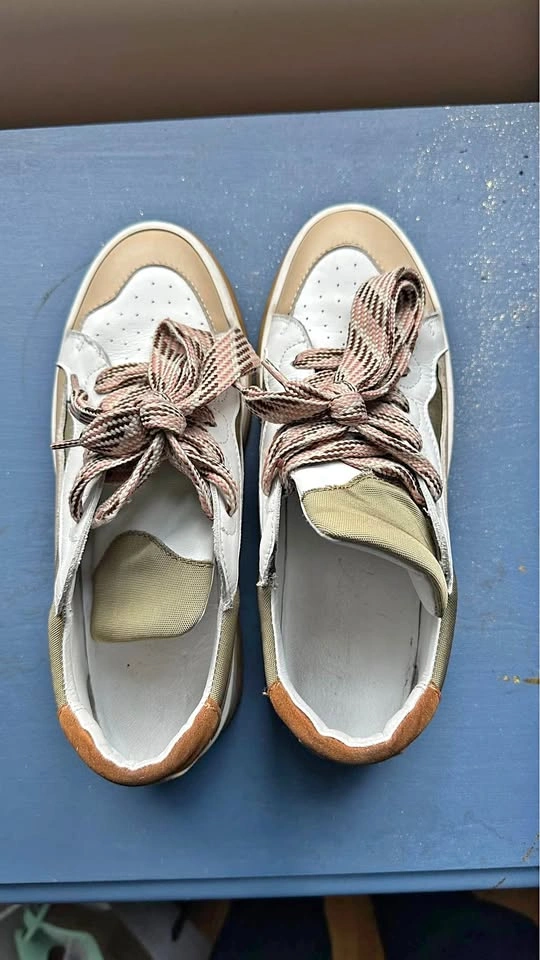 Mimosa Snickers (Browns shoes) size 9