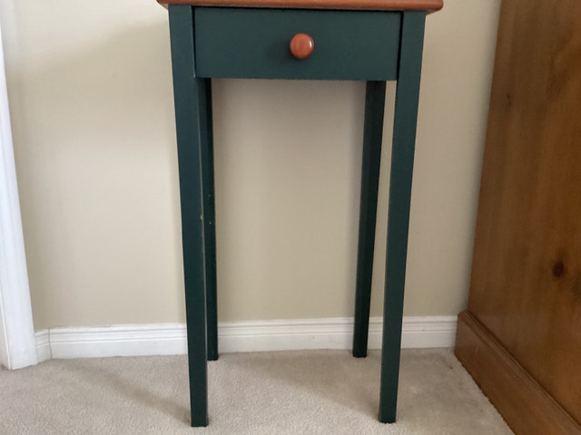 Country Style Accent Table and Mirror Set