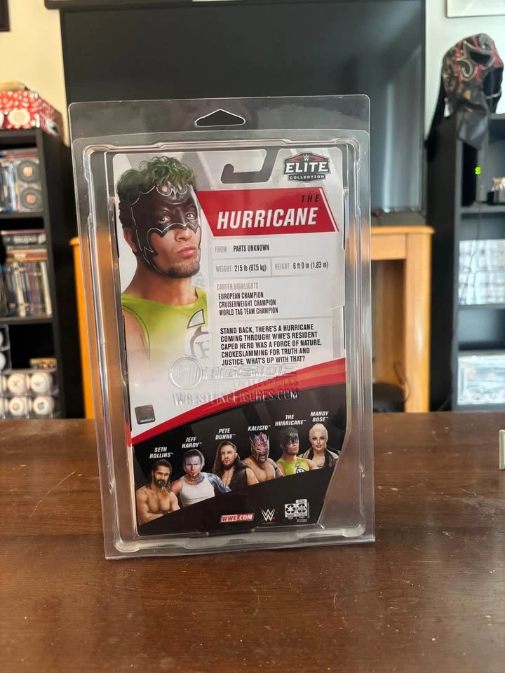 WWE Elite Series 75 The Hurricane (Chase) - photo 2