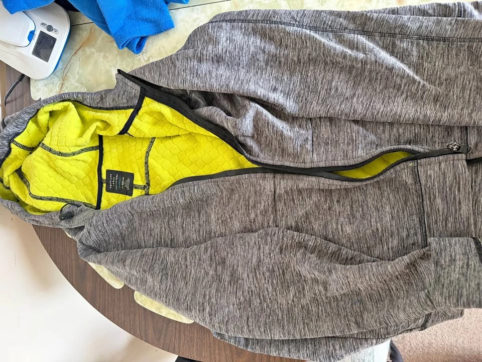 American Eagle Outfitters Sweater