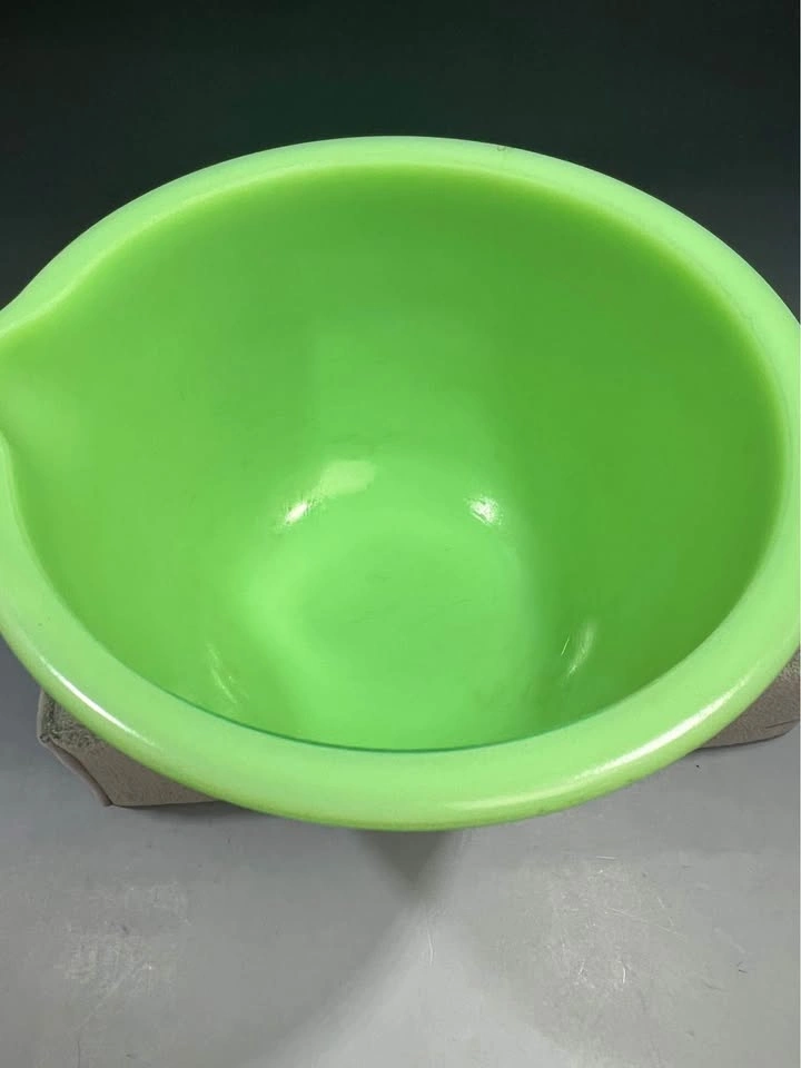 Vintage Uranium Jadite green mixing bowl - photo 3