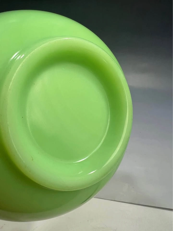 Vintage Uranium Jadite green mixing bowl - photo 4