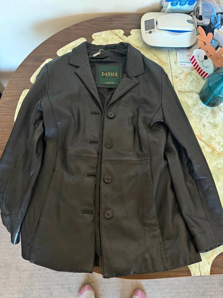 Danier Canada Genuine Leather Blazer