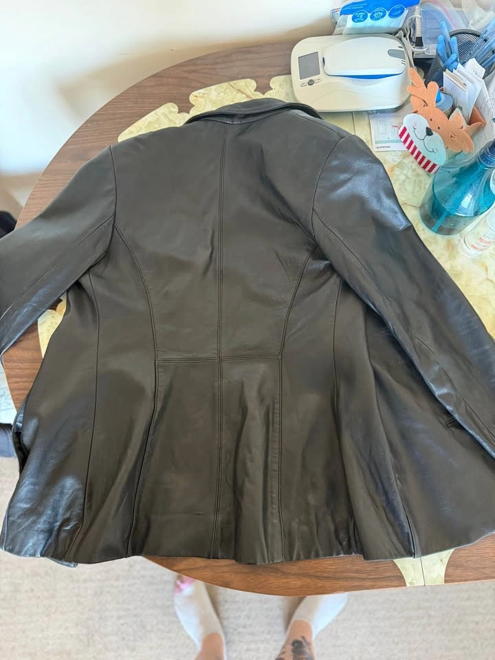 Danier Canada Genuine Leather Blazer - photo 2