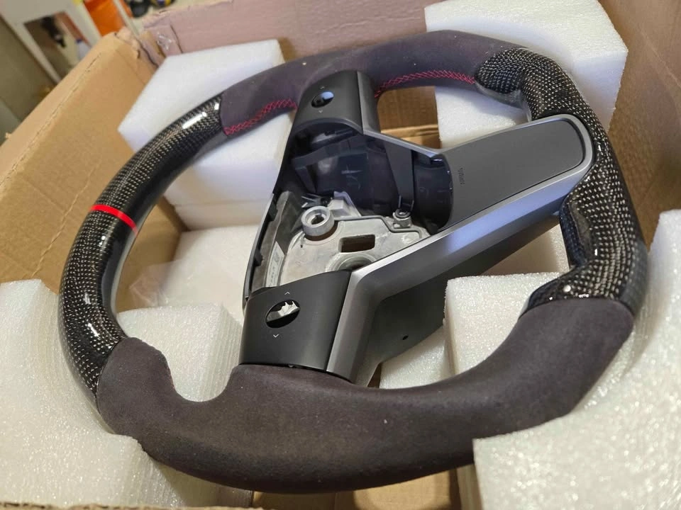 Tesla Carbon Fiber Steering Wheel - photo 2