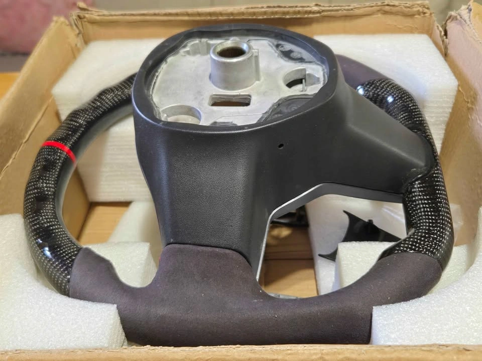 Tesla Carbon Fiber Steering Wheel - photo 5