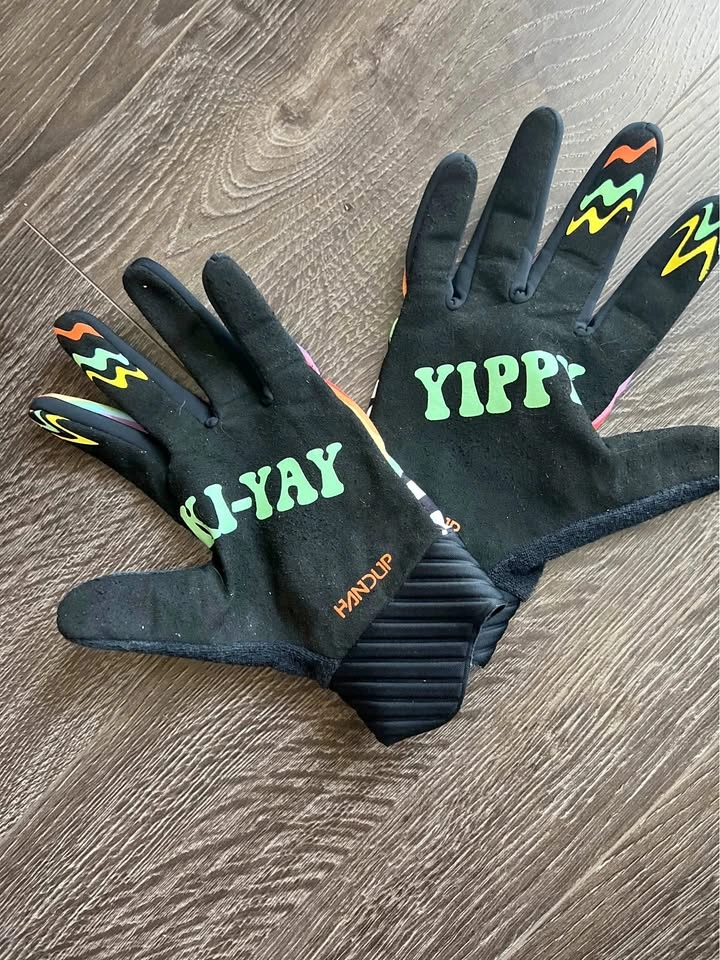 Handup Mountain Bike / BMX Gloves – Rainbow Drip & Checkered "Yi