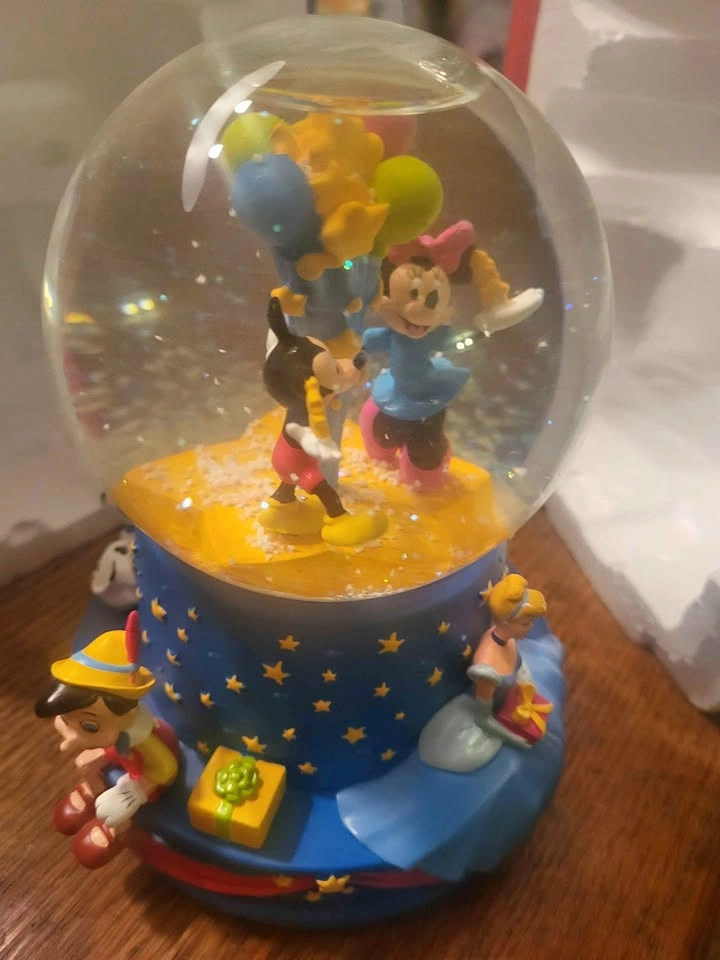 Disney Mickey Minnie and Friends Snow Globe Collectible