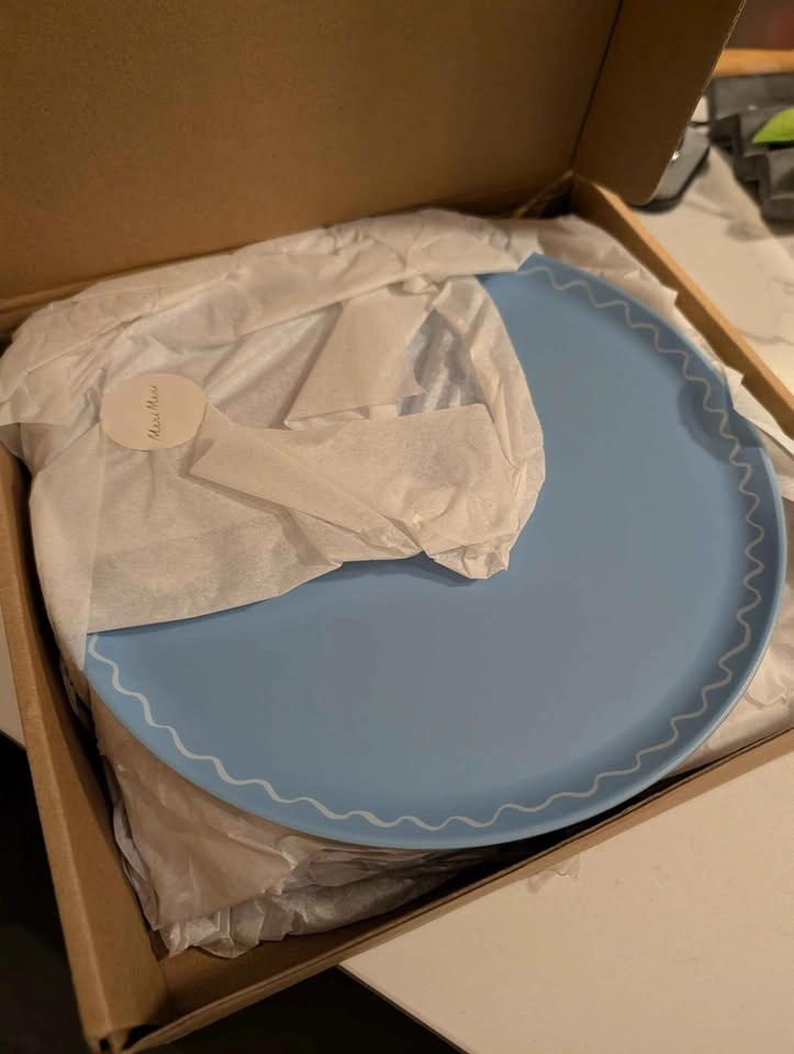 Brand new Meri Meri mixed set large reusable plates - photo 5