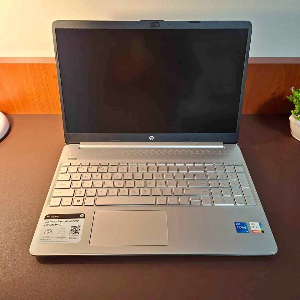 HP Laptop 15" Core i5 11th Gen / 8GB RAM / 256GB SSD / Iris Xe