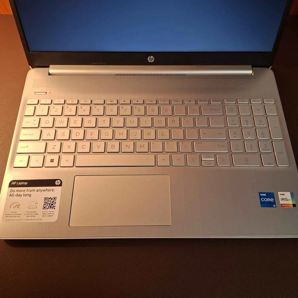 HP Laptop 15" Core i5 11th Gen / 8GB RAM / 256GB SSD / Iris Xe - photo 2