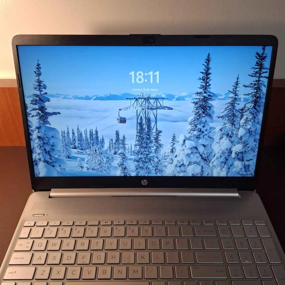 HP Laptop 15" Core i5 11th Gen / 8GB RAM / 256GB SSD / Iris Xe - photo 3