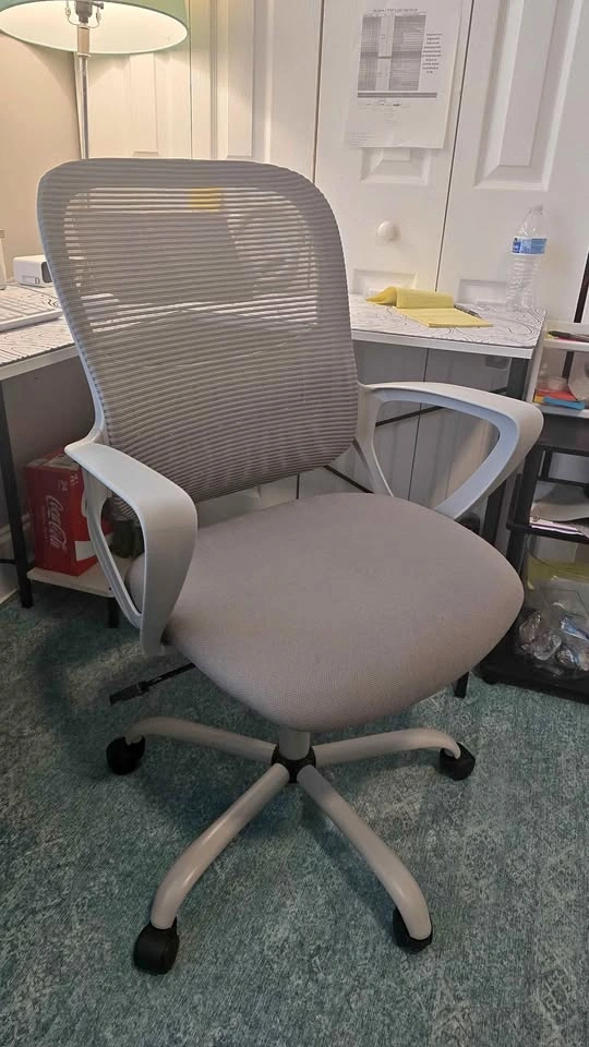 Gray Ergonomic Office Chair – Excellent Condition