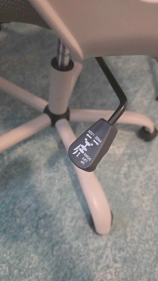 Gray Ergonomic Office Chair – Excellent Condition - photo 2