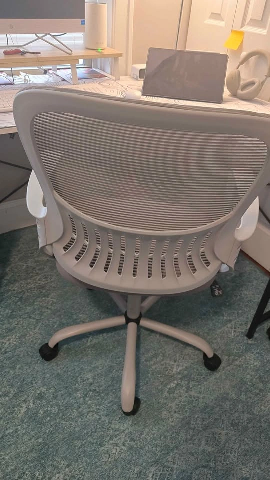 Gray Ergonomic Office Chair – Excellent Condition - photo 3