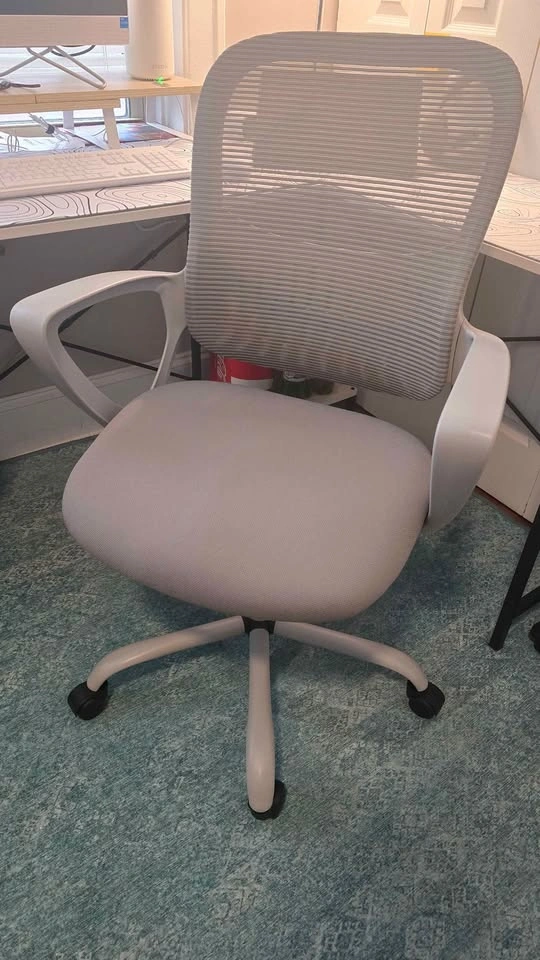 Gray Ergonomic Office Chair – Excellent Condition - photo 4