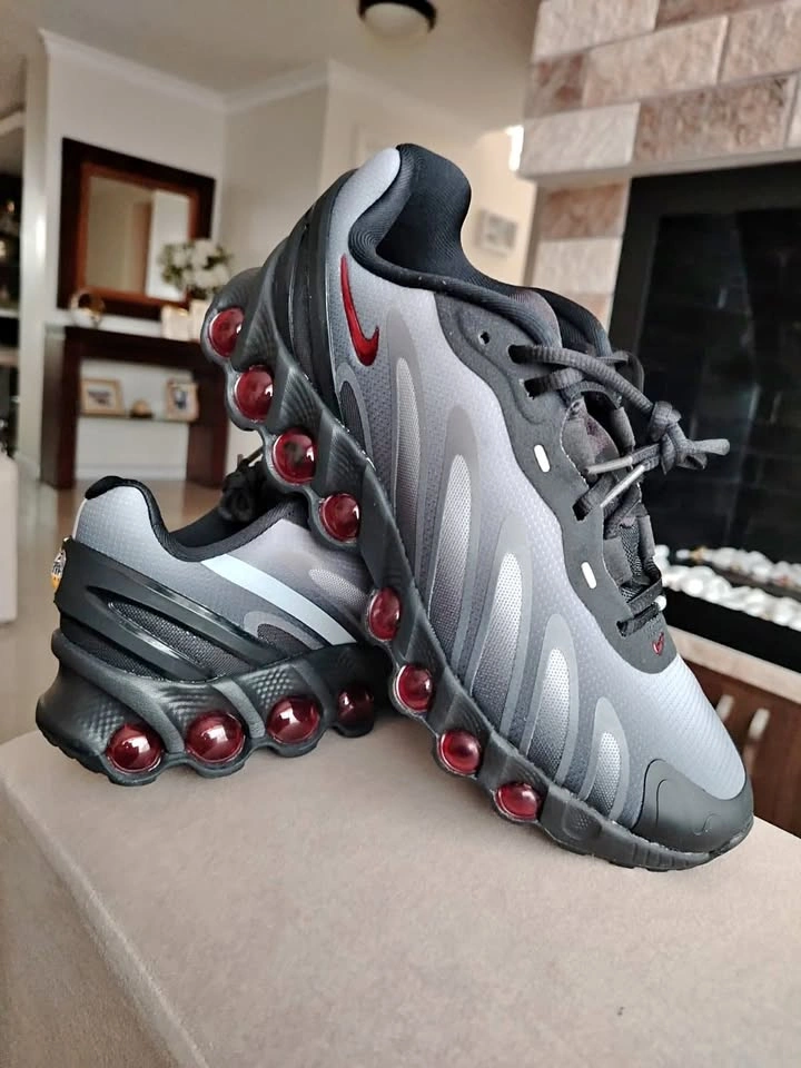 NIKE AIR MAX DN8 Men's Size 7 US