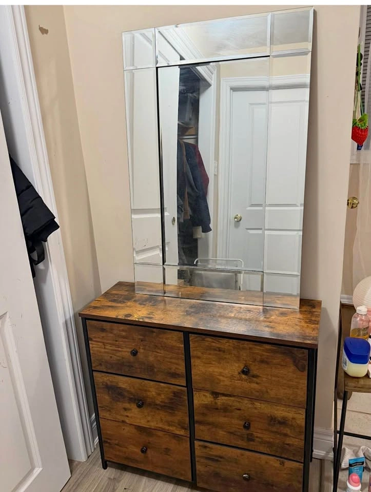 6-Drawer Dresser with Large Mirror