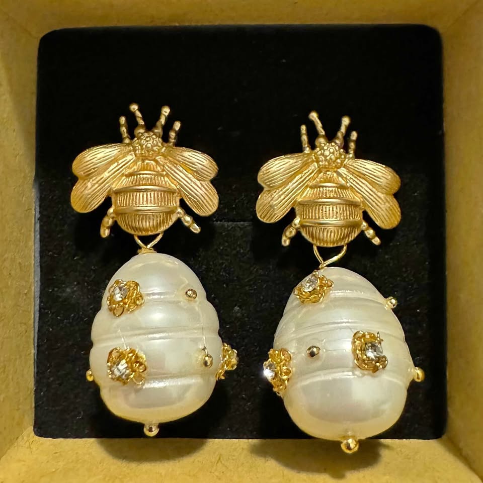 NEW 🧡 Gold Bee Pearl Drop Earrings 🐝 (Matte Gold Brushed Gold)
