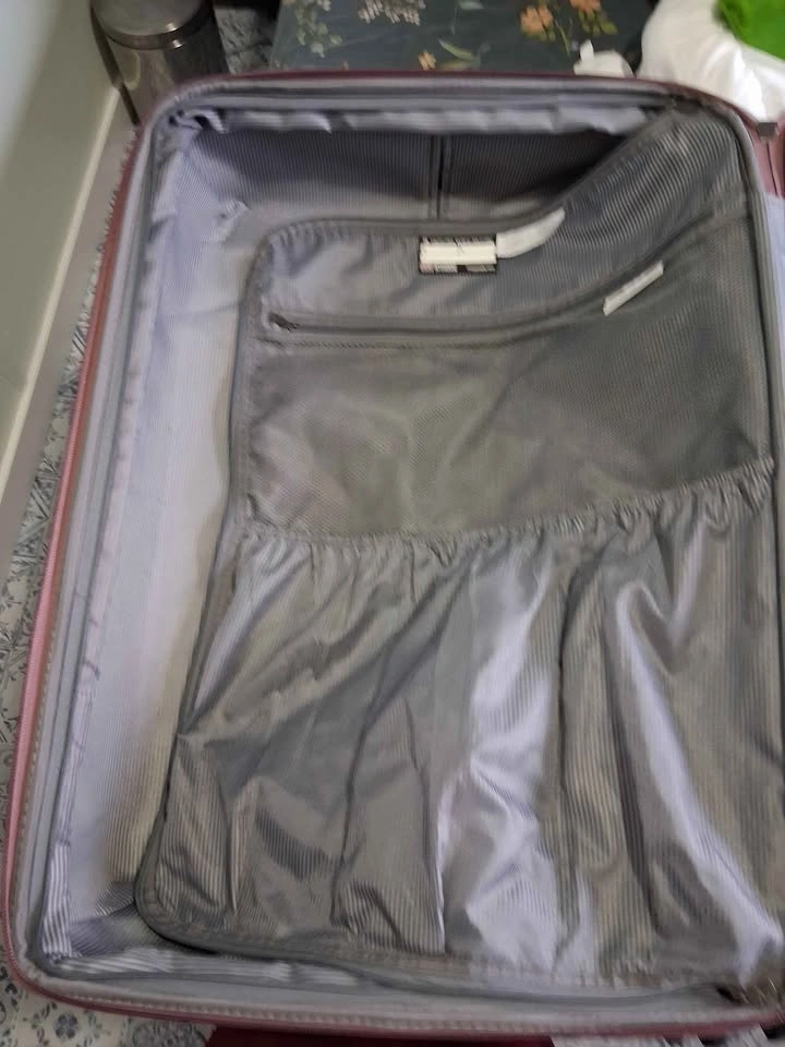 Rose Gold IT Luggage Hard Shell Spinner Suitcase - photo 3