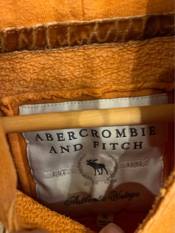 Abercrombie and Fitch - Size Medium - photo 2