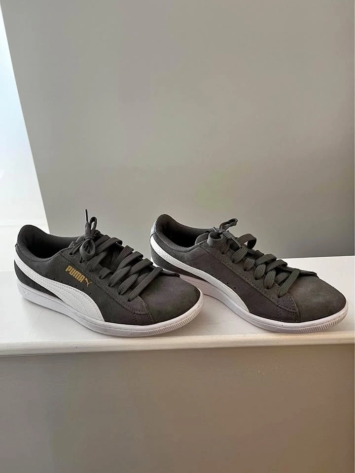 PUMA Vikky Comfort Low Sneakers Women’s Size 6.5 Gray Suede
