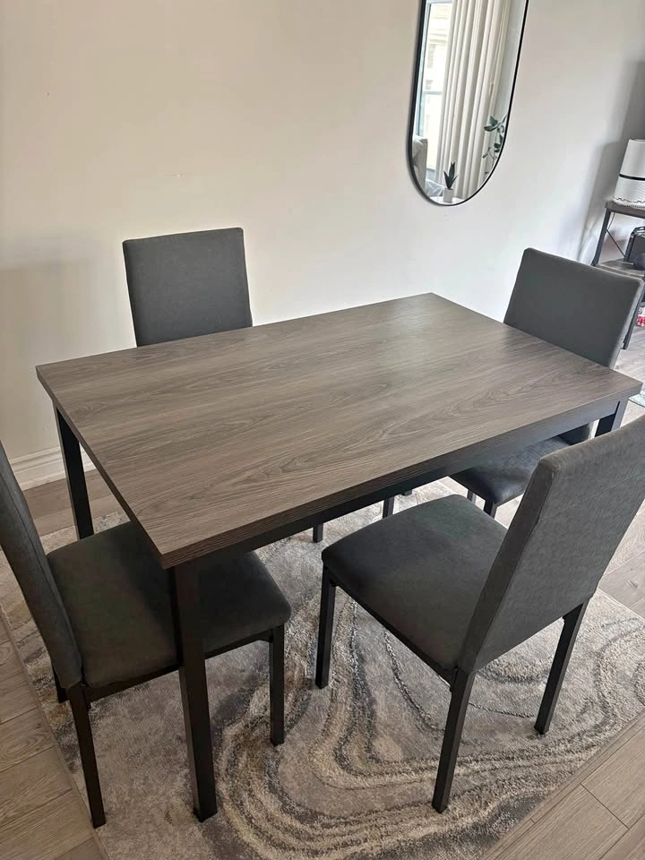 Modern Dining Set – Great Condition (Moving Out Sale)
