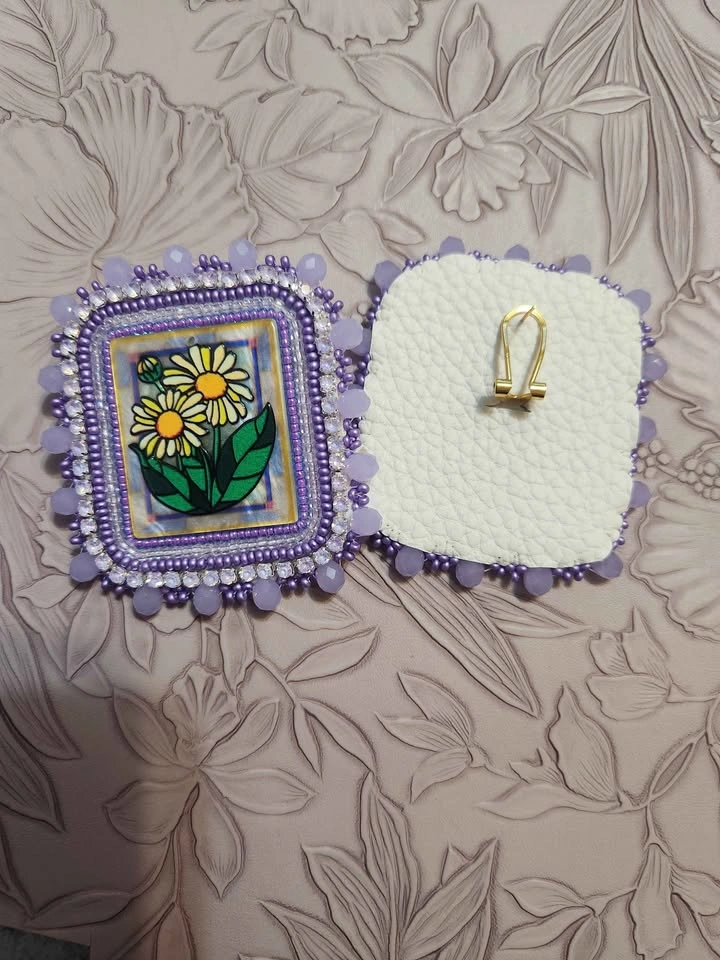 Indigenous made Purple Beaded Daisy Earrings - photo 2