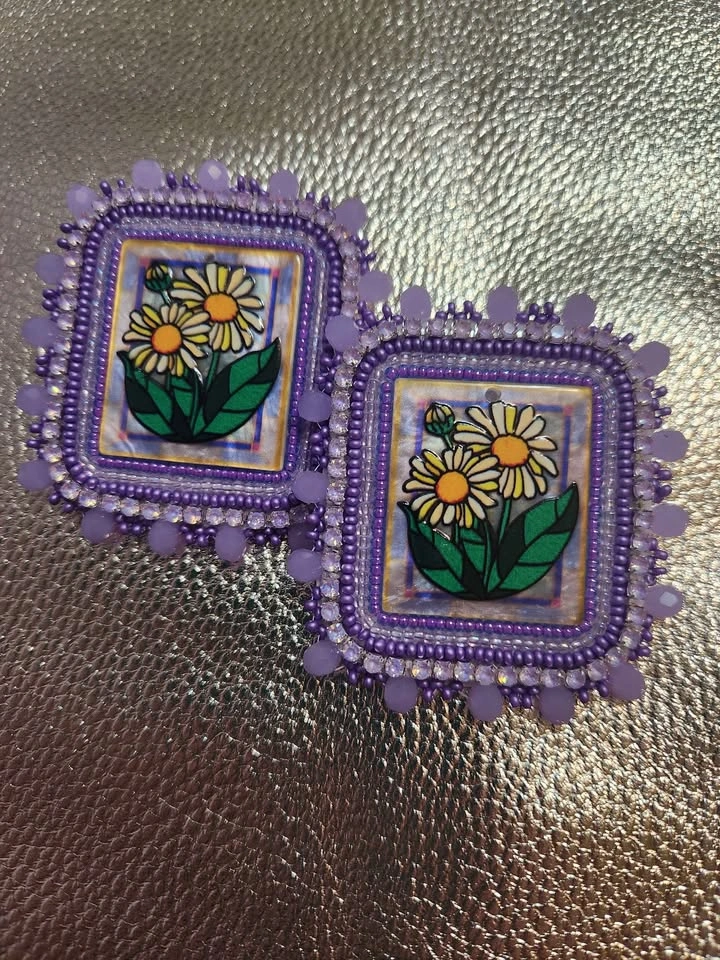 Indigenous made Purple Beaded Daisy Earrings - photo 3