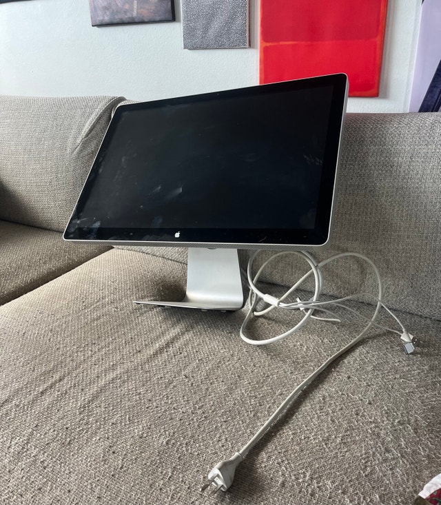 Apple Cinema Display A1267 24 Inch Monitor - photo 2