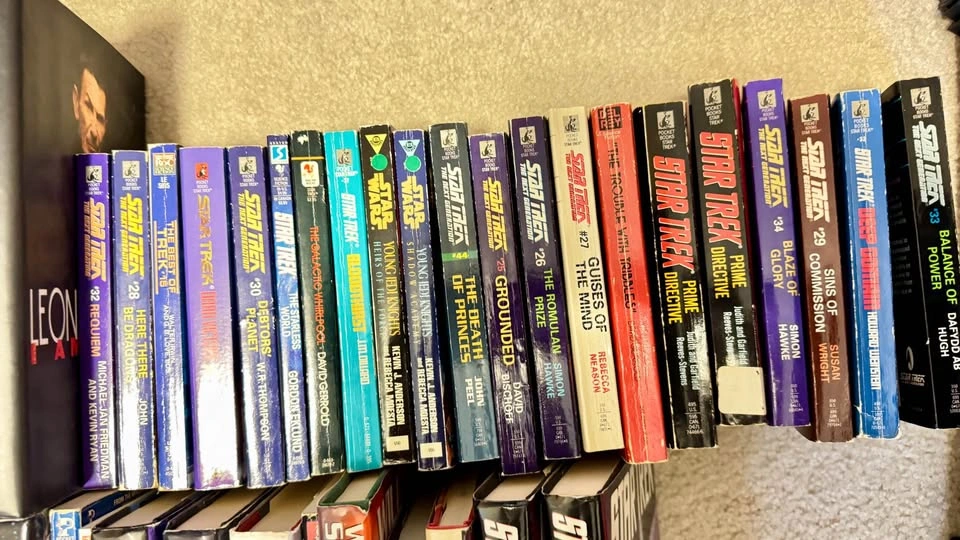 37 Star Trek Sci-Fi Books - photo 4