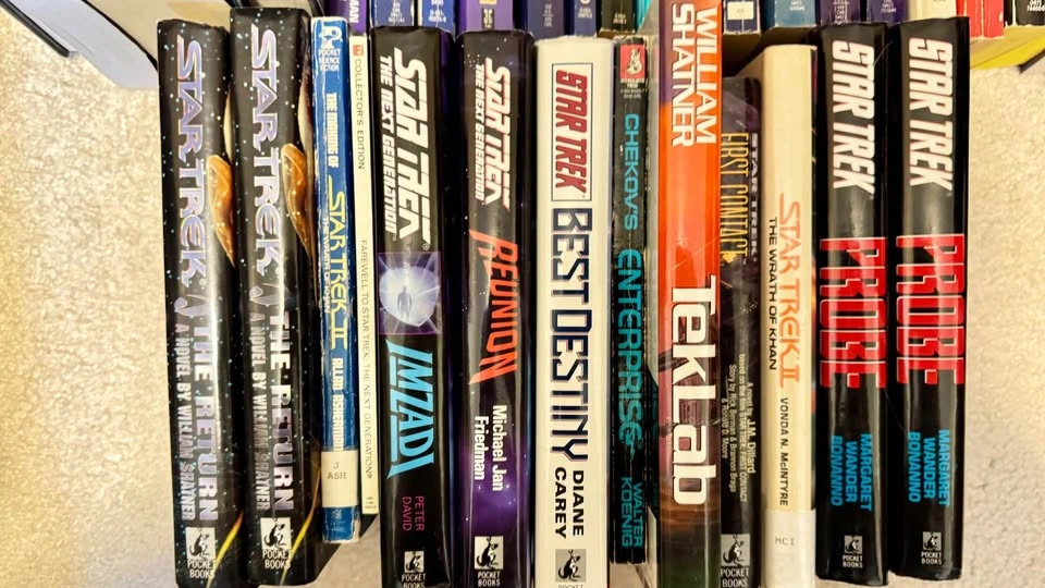 37 Star Trek Sci-Fi Books - photo 5