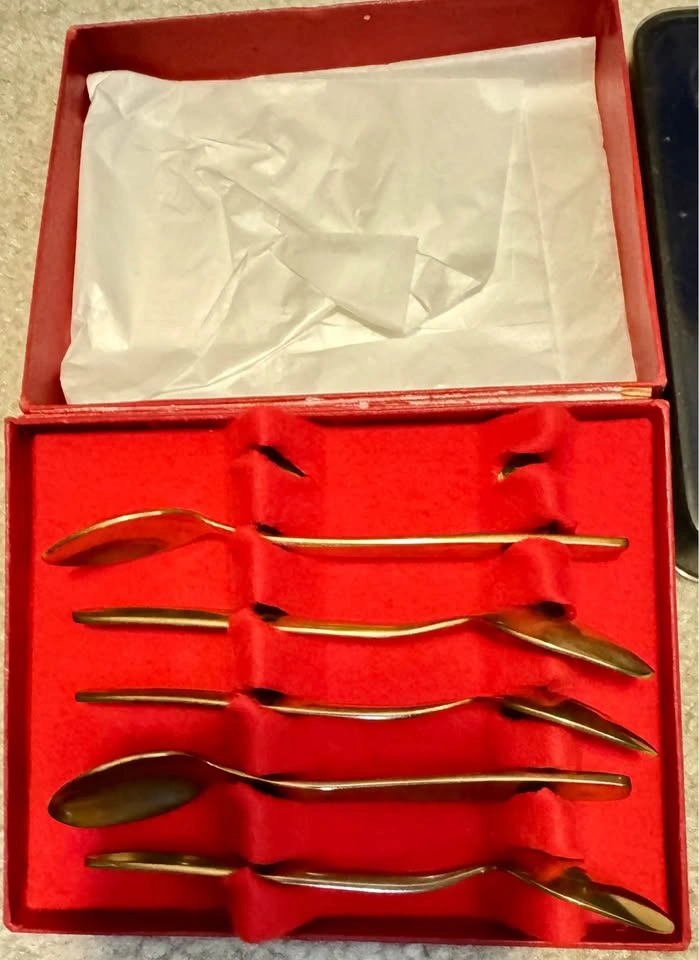 Mikimoto Pearl Spoons & Gold 'n Ebony Steak Knives Set - photo 4